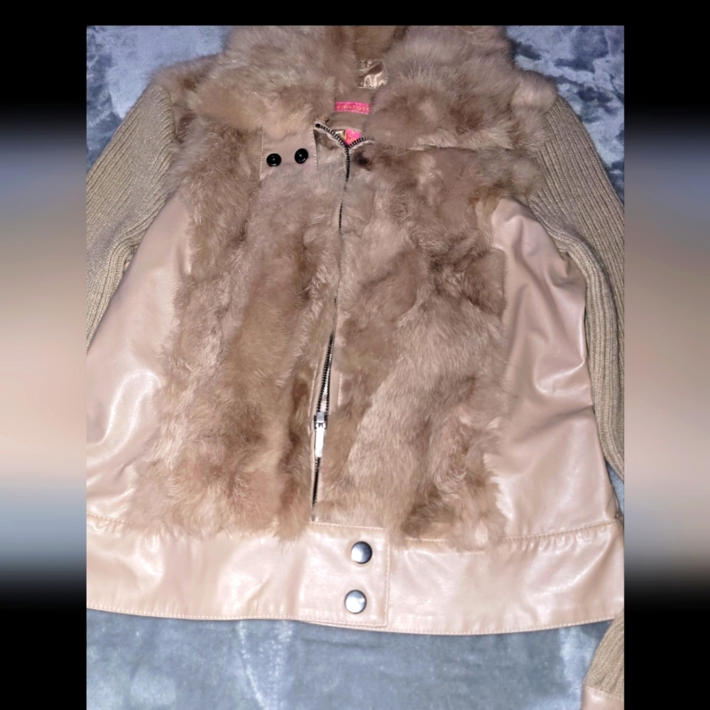 🤎🎁🎀Women's Beige Fur Coat Size: M🎁🤎🎀